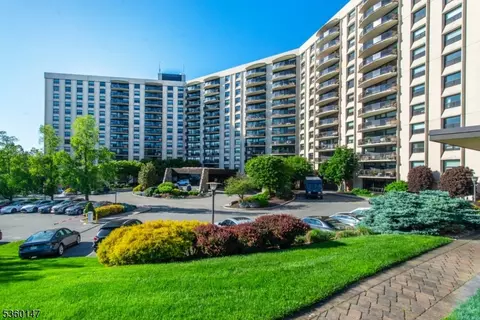 2 Claridge Dr #3NW, Verona, NJ 07044