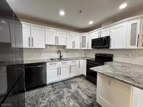 614 Fairview Ave #E, Fairview, NJ 07022