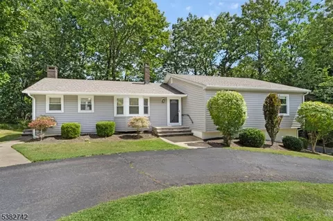 6 Brandywine Rise, Green Brook, NJ 08812