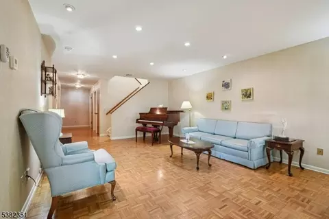 29 Ponds Cir, Wayne, NJ 07470 photo 11