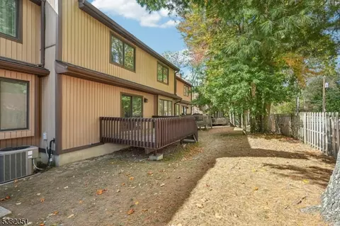 29 Ponds Cir, Wayne, NJ 07470 photo 46