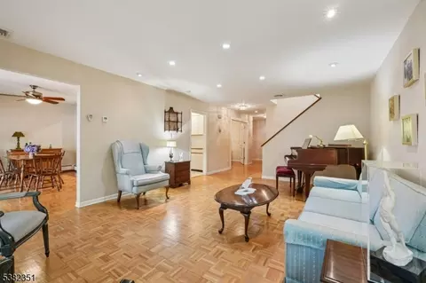 29 Ponds Cir, Wayne, NJ 07470 photo 12