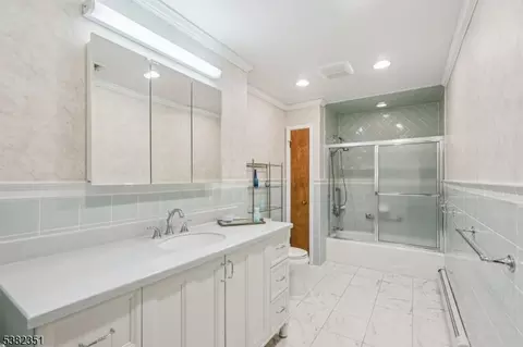 29 Ponds Cir, Wayne, NJ 07470 photo 34