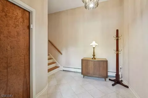 29 Ponds Cir, Wayne, NJ 07470 photo 7