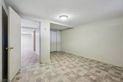 29 Ponds Cir, Wayne, NJ 07470 photo 44
