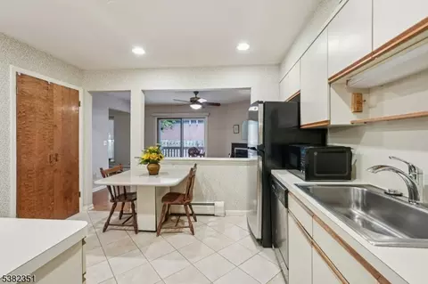 29 Ponds Cir, Wayne, NJ 07470 photo 20