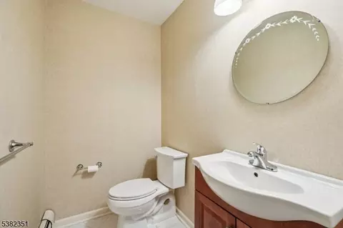29 Ponds Cir, Wayne, NJ 07470 photo 24