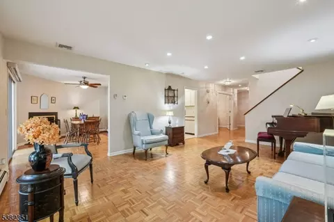 29 Ponds Cir, Wayne, NJ 07470 photo 13