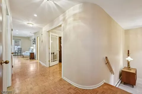 29 Ponds Cir, Wayne, NJ 07470 photo 8