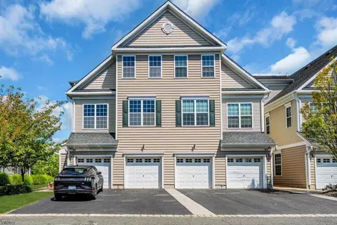 95 Swing Bridge Ln, South Bound Brook, NJ 08880