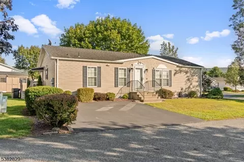 2 Edelweiss Way, Belvidere, NJ 07823