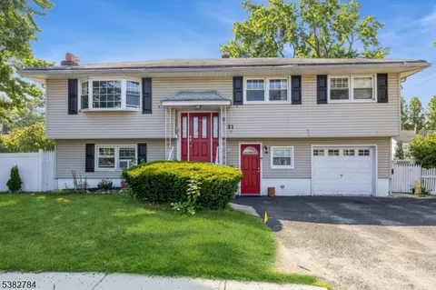 21 Kuhn Ct, Saddle Brook, NJ 07663