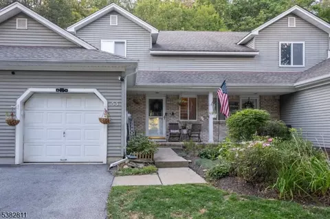 53 Meadow Pond Rd, Hamburg, NJ 07419