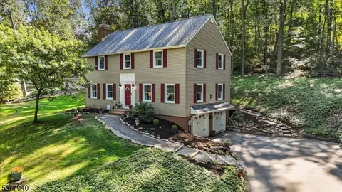 104 Fox Run Rd, Stewartsville, NJ 08886