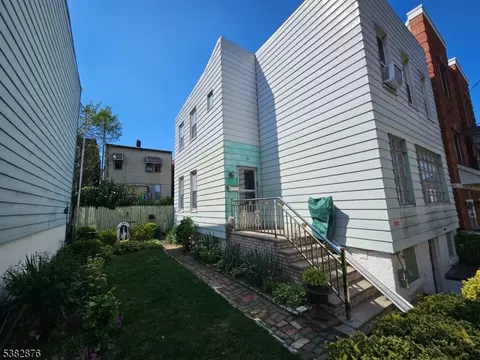 121 De Kalb Ave, Jersey City, NJ 07306