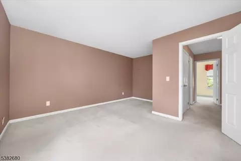 906 Wetherburn Ct, Flemington, NJ 08822 photo 9