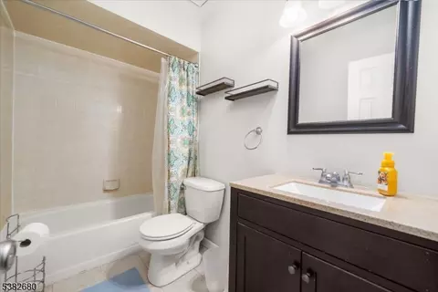 906 Wetherburn Ct, Flemington, NJ 08822 photo 12