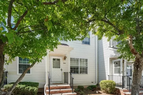 906 Wetherburn Ct, Flemington, NJ 08822