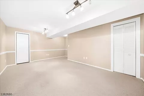 906 Wetherburn Ct, Flemington, NJ 08822 photo 17