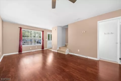 906 Wetherburn Ct, Flemington, NJ 08822 photo 4