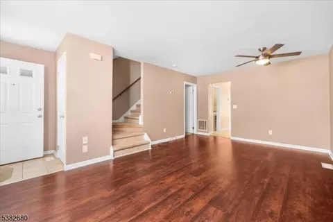 906 Wetherburn Ct, Flemington, NJ 08822 photo 3