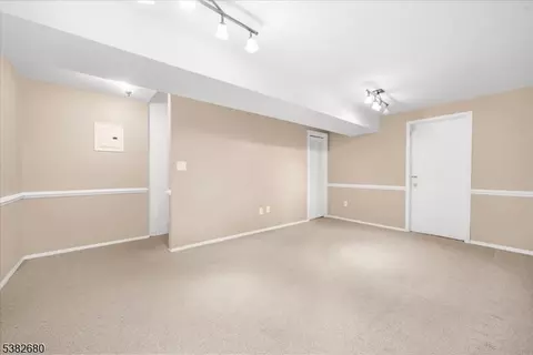 906 Wetherburn Ct, Flemington, NJ 08822 photo 16