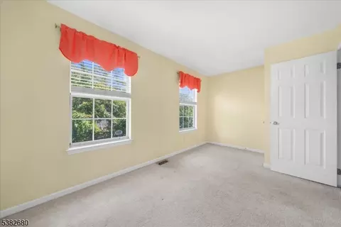 906 Wetherburn Ct, Flemington, NJ 08822 photo 14