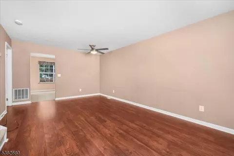 906 Wetherburn Ct, Flemington, NJ 08822 photo 2