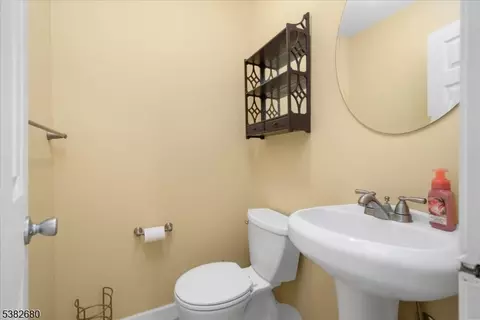 906 Wetherburn Ct, Flemington, NJ 08822 photo 8