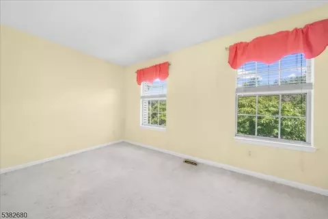 906 Wetherburn Ct, Flemington, NJ 08822 photo 13