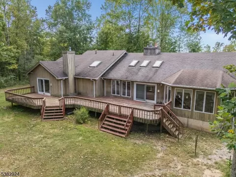 42 Pine Hill Rd, Stockton, NJ 08559