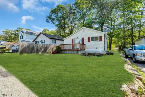 123 Vermont Trl, Hopatcong, NJ 07843