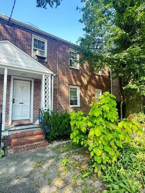324 Plaza Rd, Fair Lawn, NJ 07410