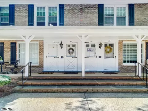23 Briarwood Path #23, Clark, NJ 07066