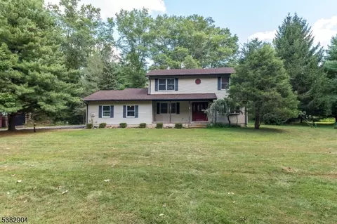 6 Hampton Rd, Pittstown, NJ 08867