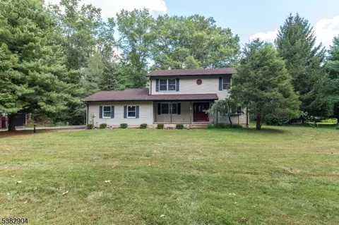 6 Hampton Rd, Pittstown, NJ 08867