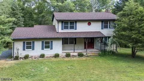 6 Hampton Rd, Pittstown, NJ 08867 photo 2