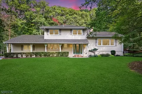 16 Robin Rd, Warren, NJ 07059