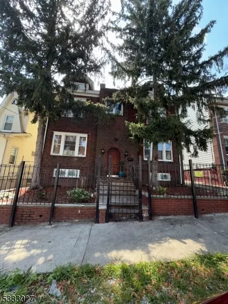 92 Scofield St #1R, Newark, NJ 07106
