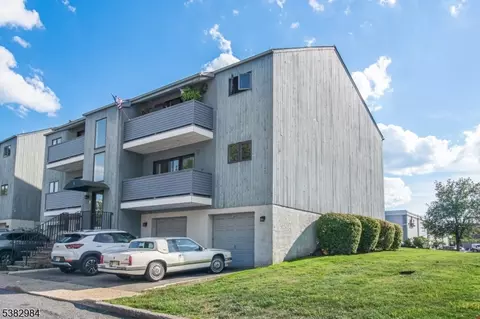 5 Domessina Ln #E1, Caldwell, NJ 07006