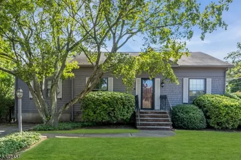 71 Burnham Rd, Morris Plains, NJ 07950
