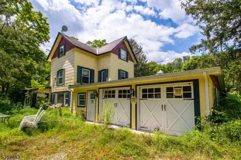 9 Pirsch Ln, Wantage, NJ 07461