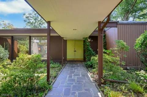1175 Johnston Dr, Watchung, NJ 07069