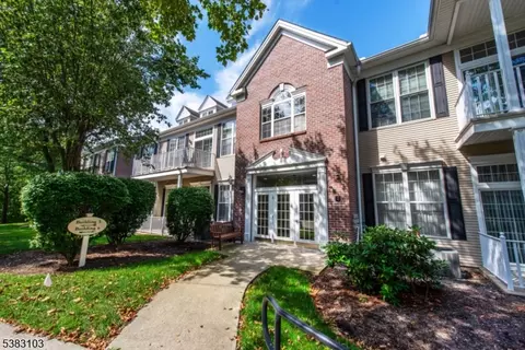 606 Four Seasons Dr #606, Wayne, NJ 07470