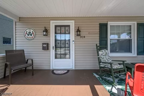 314 Mountainview Ter, North Plainfield, NJ 07063 photo 2