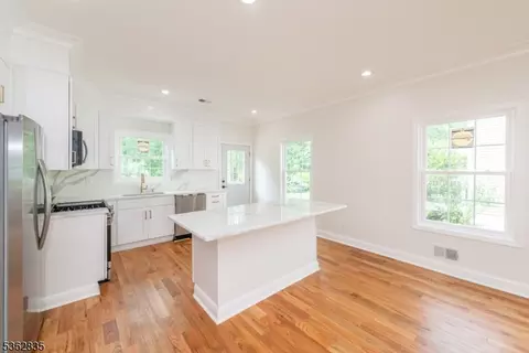 57 Hillcrest Dr, Wayne, NJ 07470 photo 5