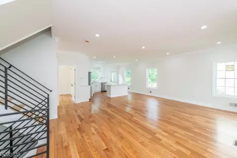 57 Hillcrest Dr, Wayne, NJ 07470 photo 2