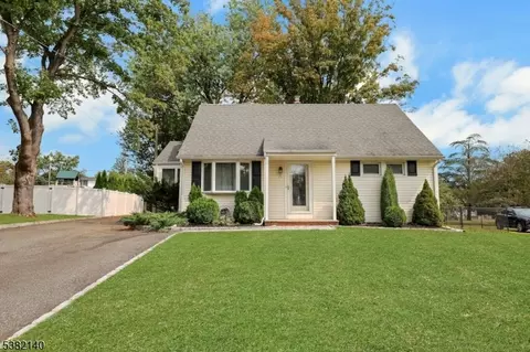 21 Dubel Rd, Wayne, NJ 07470