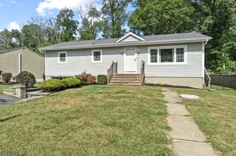 18 Spruce Dr, Green Twp, NJ 07821