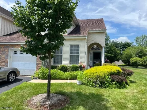 99 Saratoga Ct, Somerset, NJ 08873